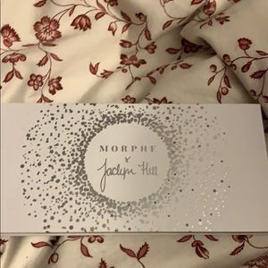 Jaclyn hill x morphe purple palette
